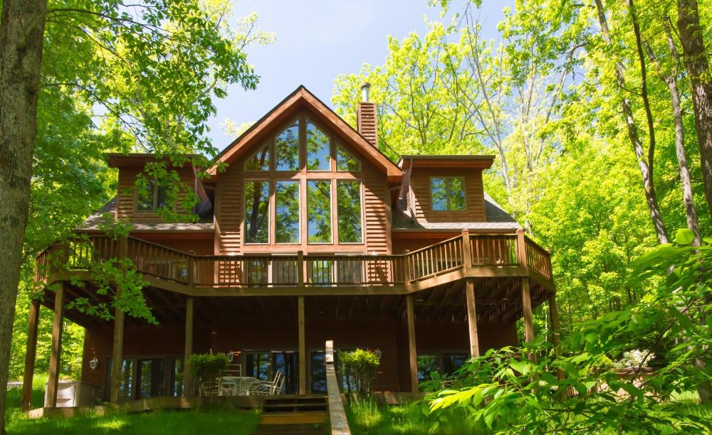 Lakey McLakeHouse